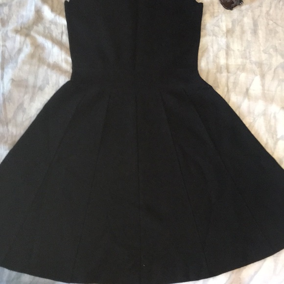 LEOTA | Sleeveless Pleated Dress - Picture 12 of 16